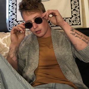 Meet your Posher, Devin